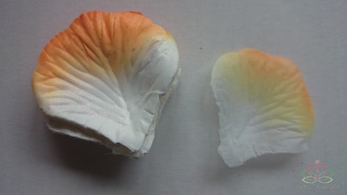 [A-010172] Blad Zijden blaadjes rozenblaadjes Oranje Wit 2 kleur per pakje