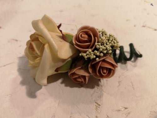 [A-022382] Corsage Roos CEM 9382 Cava Creme Maatwerk